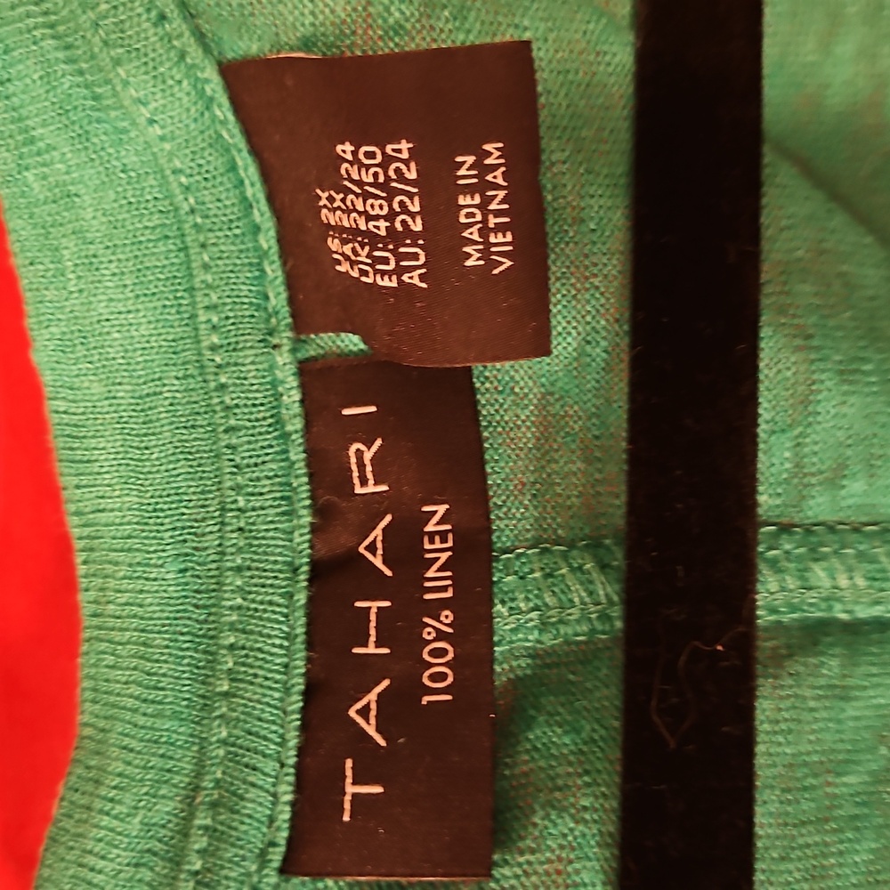 Tahari 2X Kelly Green Linen V-Neck Short Sleeve Top NWOT - Picture 3 of 6